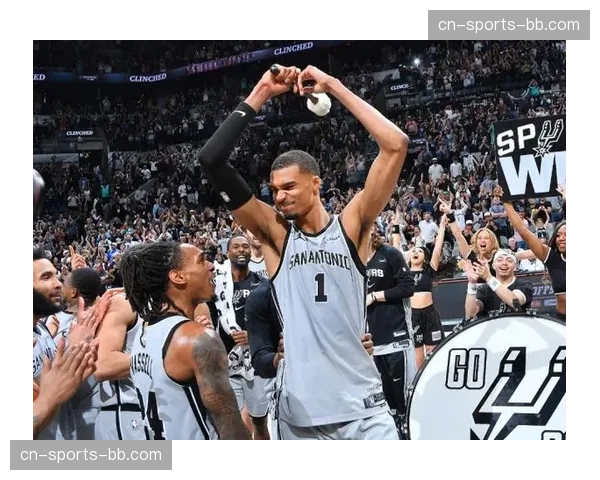 马刺文班亚马压哨绝杀太阳，提前锁定季后赛席位